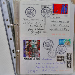 Vrac philatélique de timbres du monde neufs et oblitérés en un carton.