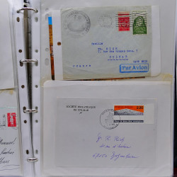 Vrac philatélique de timbres du monde neufs et oblitérés en un carton.