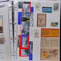 Vrac philatélique de timbres du monde neufs et oblitérés en un carton.