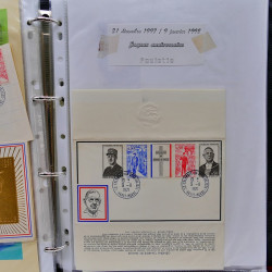 Vrac philatélique de timbres du monde neufs et oblitérés en un carton.