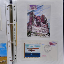 Vrac philatélique de timbres du monde neufs et oblitérés en un carton.