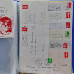 Vrac philatélique de timbres du monde neufs et oblitérés en un carton.