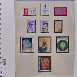 Vrac philatélique de timbres du monde neufs et oblitérés en un carton.