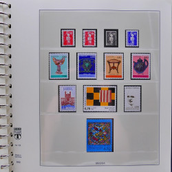 Vrac philatélique de timbres du monde neufs et oblitérés en un carton.