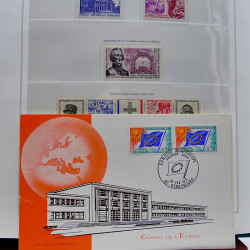 Collection timbres de France 1961-1977 neufs** complet en album Marini.