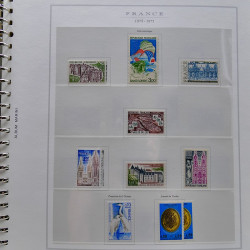 Collection timbres de France 1961-1977 neufs** complet en album Marini.