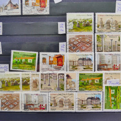 Vrac philatélique de timbres de France et tous pays en un carton.