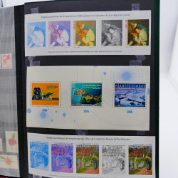 Vrac philatélique de timbres de France et tous pays en un carton.