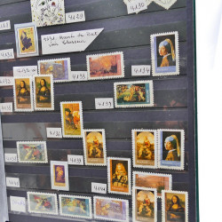 Vrac philatélique de timbres de France et tous pays en un carton.