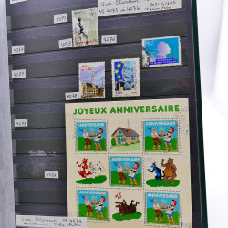 Vrac philatélique de timbres de France et tous pays en un carton.