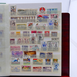 Vrac philatélique de timbres de France et tous pays en un carton.