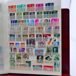Vrac philatélique de timbres de France et tous pays en un carton.