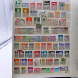 Vrac philatélique de timbres de France et tous pays en un carton.