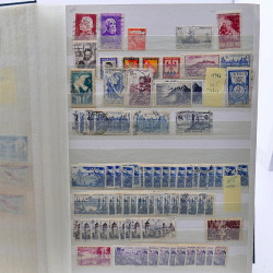 Vrac philatélique de timbres de France et tous pays en un carton.