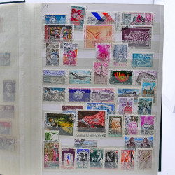 Vrac philatélique de timbres de France et tous pays en un carton.