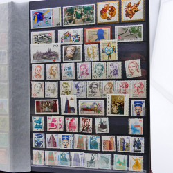 Vrac philatélique de timbres de France et tous pays en un carton.
