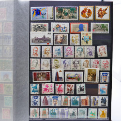 Vrac philatélique de timbres de France et tous pays en un carton.