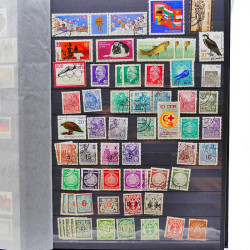 Vrac philatélique de timbres de France et tous pays en un carton.
