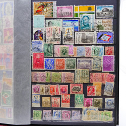 Vrac philatélique de timbres de France et tous pays en un carton.
