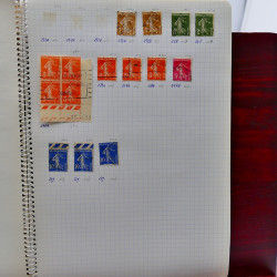 Vrac philatélique de timbres de France et tous pays en un carton.