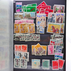 Vrac philatélique de timbres de France et tous pays en un carton.