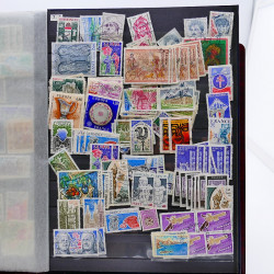 Vrac philatélique de timbres de France et tous pays en un carton.