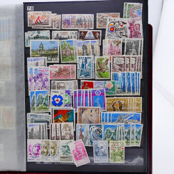 Vrac philatélique de timbres de France et tous pays en un carton.