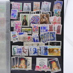 Vrac philatélique de timbres de France et tous pays en un carton.