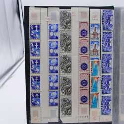 Vrac philatélique de timbres de France et tous pays en un carton.