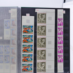 Vrac philatélique de timbres de France et tous pays en un carton.