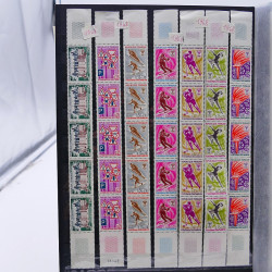 Vrac philatélique de timbres de France et tous pays en un carton.
