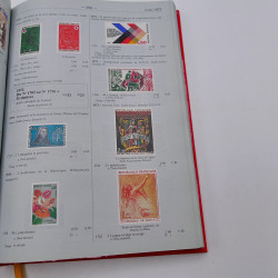 Vrac philatélique de timbres de France et tous pays en un carton.
