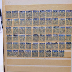 Vrac philatélique de timbres de France et tous pays en un carton.