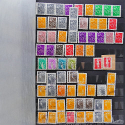 Vrac philatélique de timbres de France et tous pays en un carton.