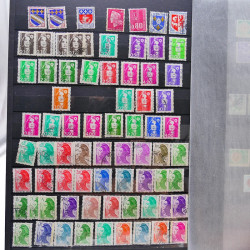 Vrac philatélique de timbres de France et tous pays en un carton.