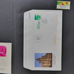 Vrac philatélique de timbres de France et tous pays en un carton.