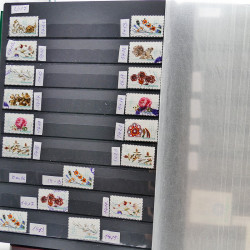 Vrac philatélique de timbres de France et tous pays en un carton.