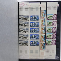 Vrac philatélique de timbres de France et tous pays en un carton.
