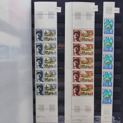 Vrac philatélique de timbres de France et tous pays en un carton.
