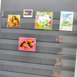 Vrac philatélique de timbres de France et tous pays en un carton.