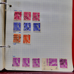Vrac philatélique de timbres de France et tous pays en un carton.