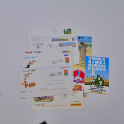 Vrac philatélique de timbres de France et tous pays en un carton.