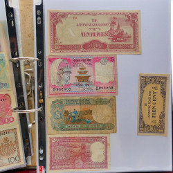 Collection billets de banque tous pays neufs et anciens en un album.