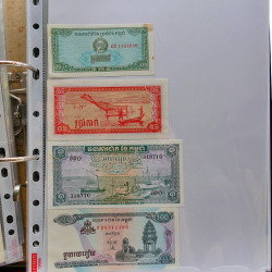 Collection billets de banque tous pays neufs et anciens en un album.
