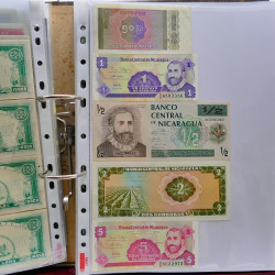 Collection billets de banque tous pays neufs et anciens en un album.