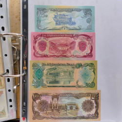 Collection billets de banque tous pays neufs et anciens en un album.