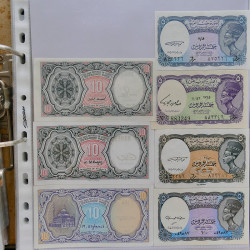 Collection billets de banque tous pays neufs et anciens en un album.