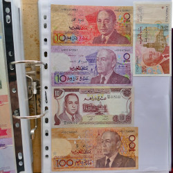 Collection billets de banque tous pays neufs et anciens en un album.