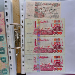 Collection billets de banque tous pays neufs et anciens en un album.