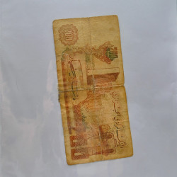 Collection billets de banque tous pays neufs et anciens en un album.